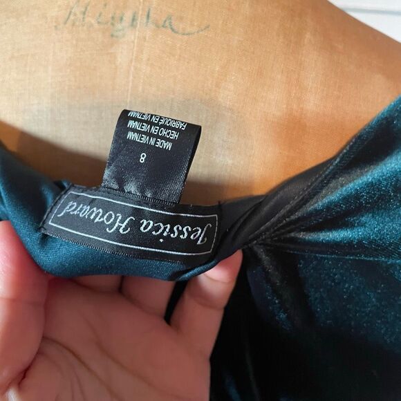 JESSICA HOWARD | velvety dark green dress 8 - Picture 9 of 10